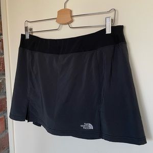North Face Tennis Skirt in Black | size L